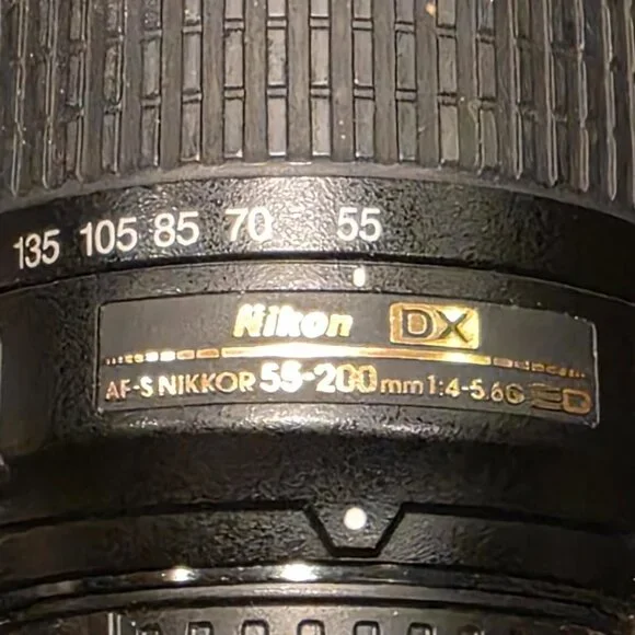 Nikkon DX AF-S Nikkor 55-200mm 1:4-5 Camera lens